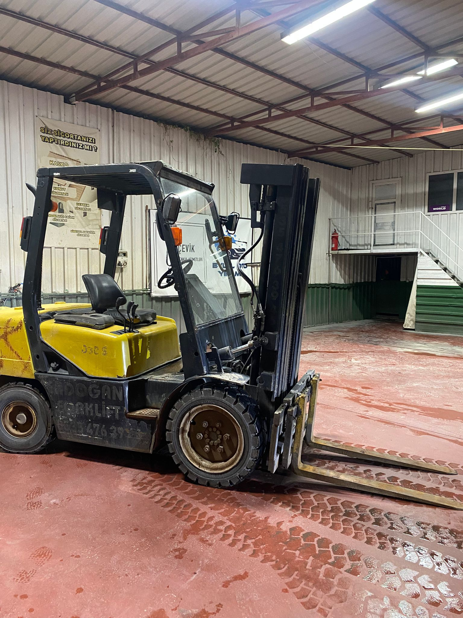 Forklift 1